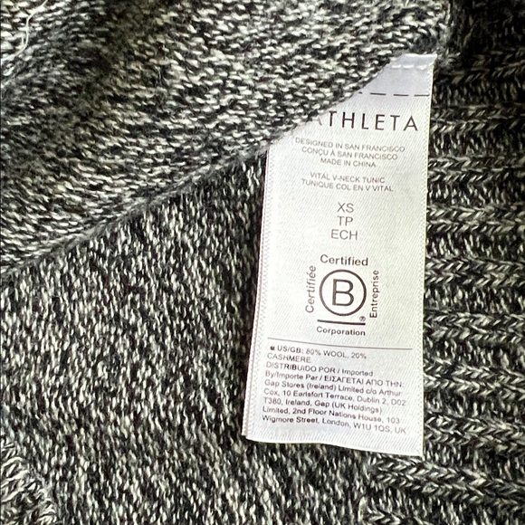 Like new! Athleta wool/cashmere v-neck sweater size XS - Picture 3 of 6